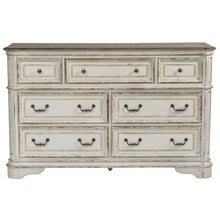 Magnolia Manor - 7 Drawer Dresser