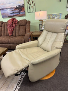 STORE SPECIAL - Oscar Push Back Recliner with adjustable headrest