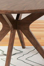 Lyncott - Brown - Round Dining Room Table